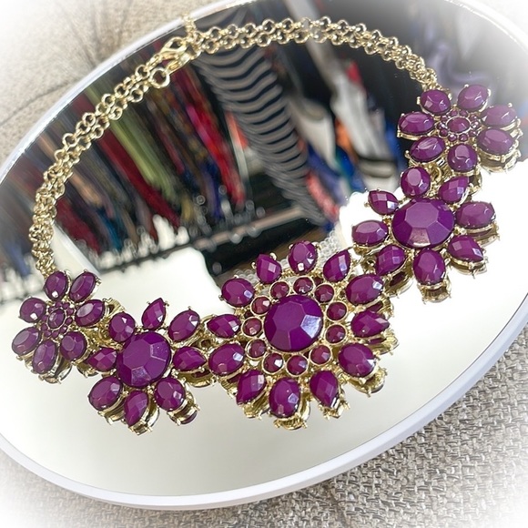 💕Beautiful Purple & Gold Statement Necklace💕 - Picture 5 of 7